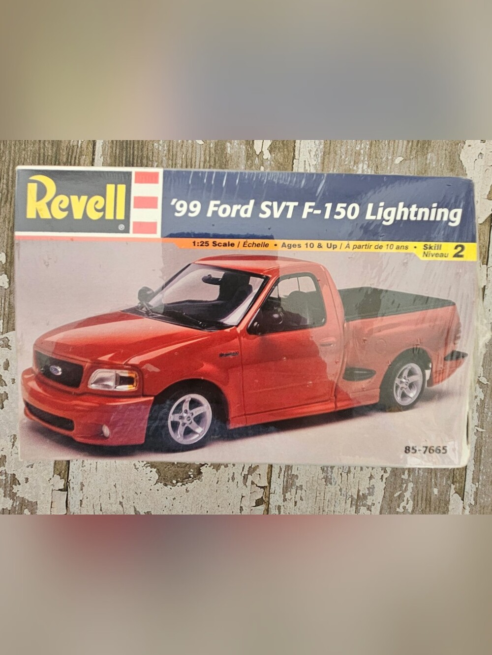 Revell 1999 Ford SEALED SVT F-150 Lightning Pickup 1/25 Model Kit Street Truck